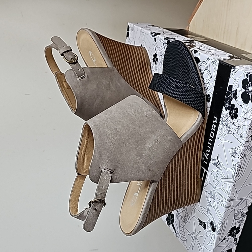 Chinese Laundry wedges